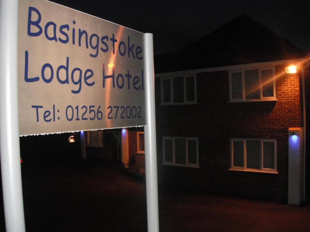 Basingstoke Lodge ภายนอก รูปภาพ